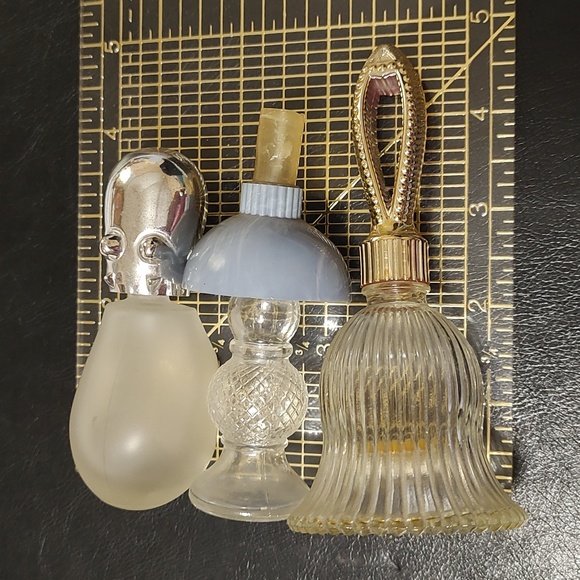 🌸3 Avon Glass Bottles - Picture 7 of 8